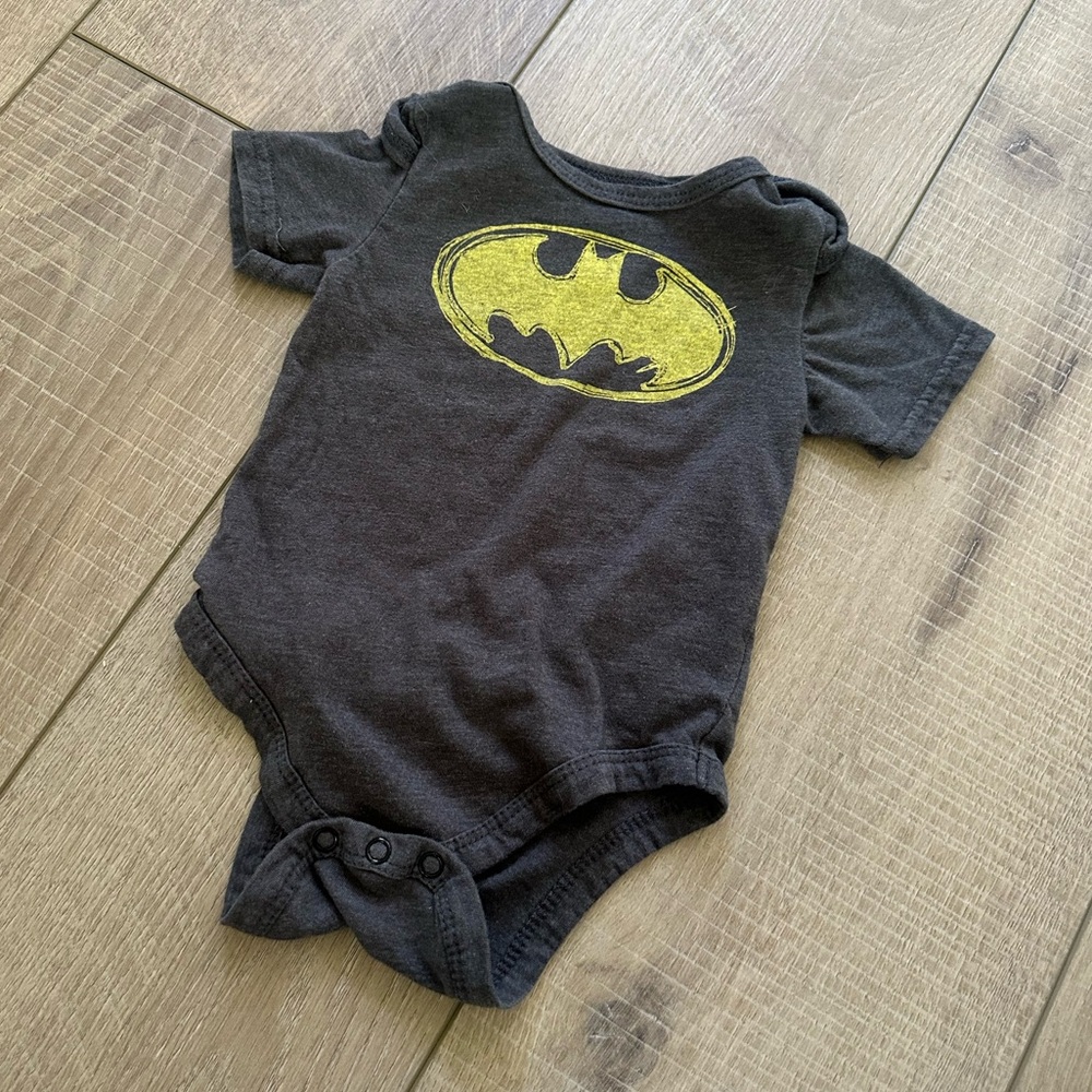 Batman Gray Baby Onesie with Iconic Logo Size 6-9 Months
